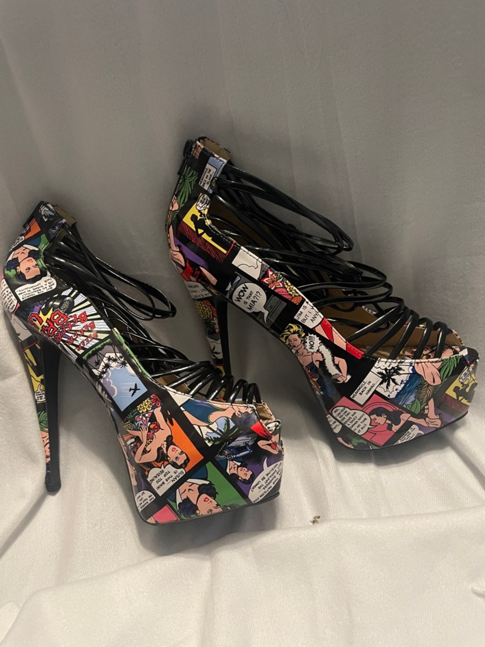 Bumper Comic-Print Strappy Platform Heels - Black Multi